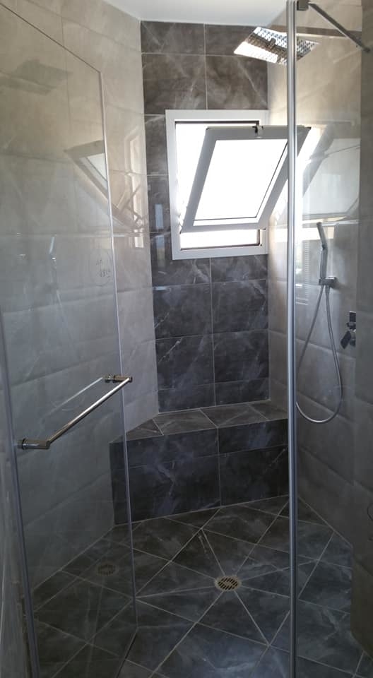 חלון אלומיניום קטן - מקלחת